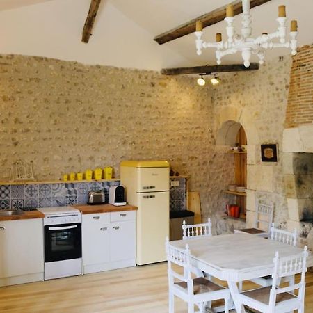 As Seen On A New Life In The Sun - Beautiful 3 Bedroom Cottage With Shared Pool Montboyer Buitenkant foto