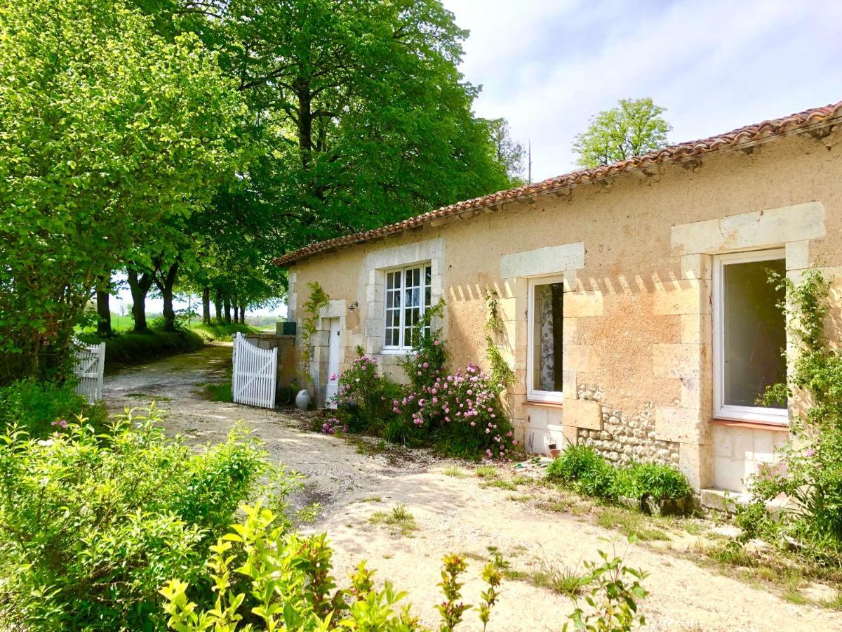 As Seen On A New Life In The Sun - Beautiful 3 Bedroom Cottage With Shared Pool Montboyer Buitenkant foto