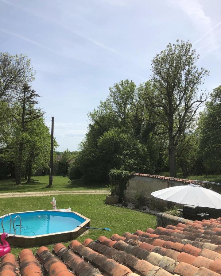 As Seen On A New Life In The Sun - Beautiful 3 Bedroom Cottage With Shared Pool Montboyer Buitenkant foto
