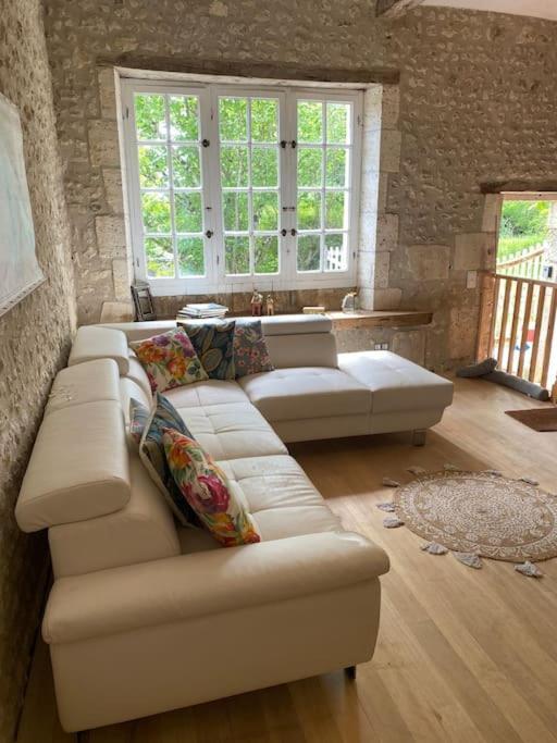 As Seen On A New Life In The Sun - Beautiful 3 Bedroom Cottage With Shared Pool Montboyer Buitenkant foto