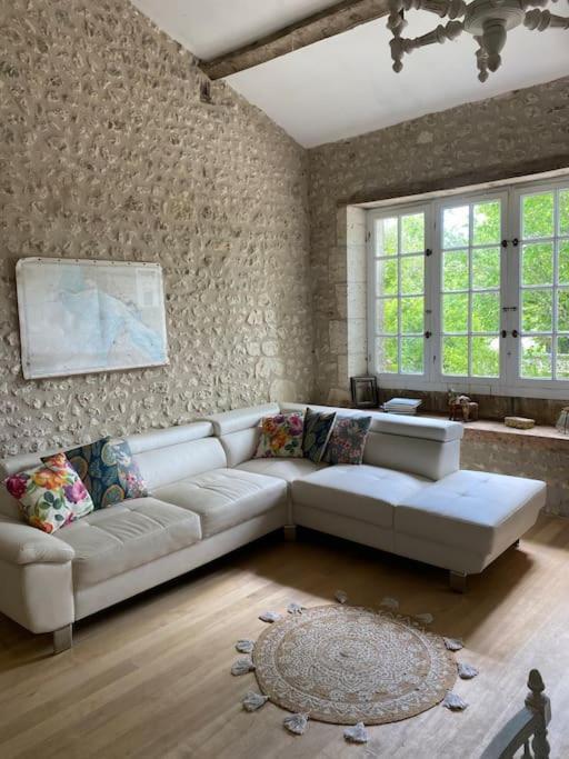 As Seen On A New Life In The Sun - Beautiful 3 Bedroom Cottage With Shared Pool Montboyer Buitenkant foto