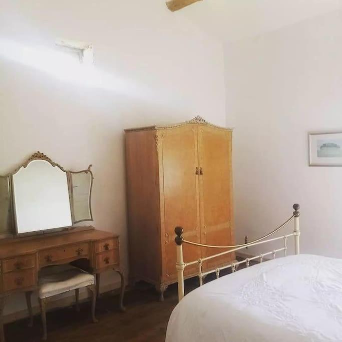 As Seen On A New Life In The Sun - Beautiful 3 Bedroom Cottage With Shared Pool Montboyer Buitenkant foto